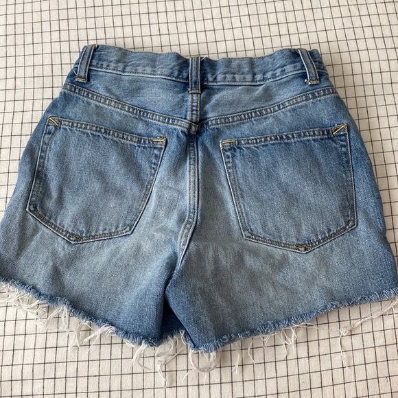 GAP High Rise Cut off Shorts - Picture 2 of 4